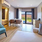 Lago Hotel 5*