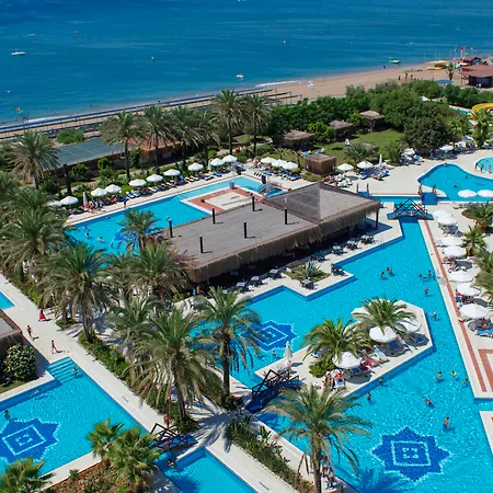 Semesteranläggning (resort) Lago Hotel 5*